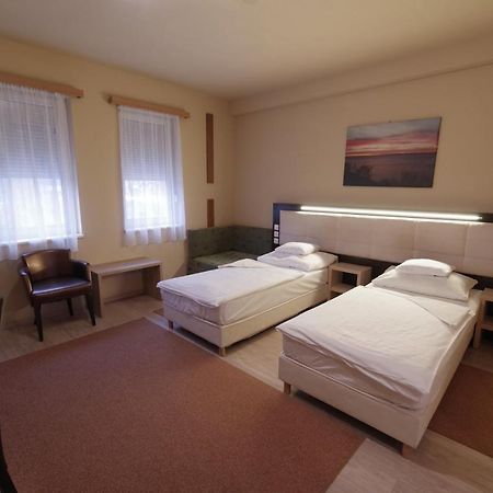 Hotel Vadaszkuert Superior Székesfehérvár Εξωτερικό φωτογραφία