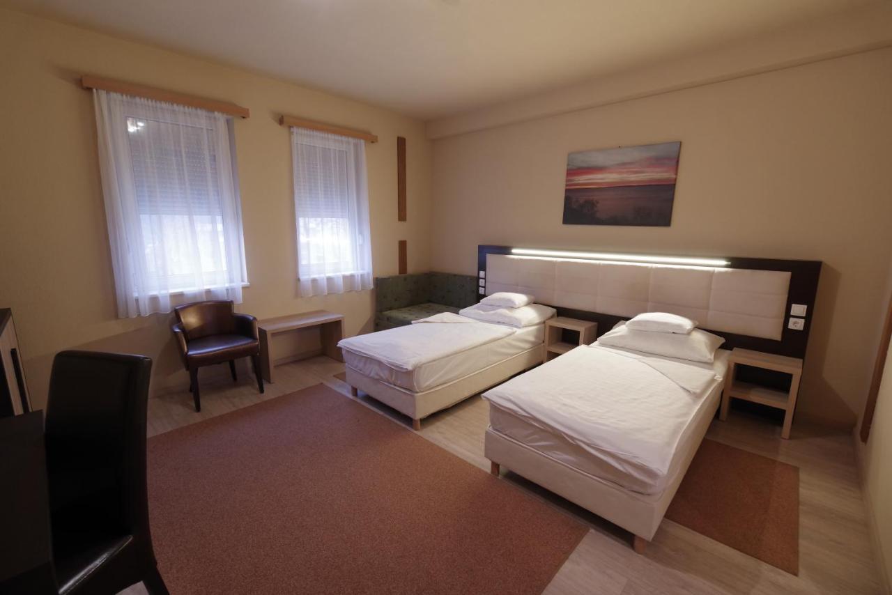 Hotel Vadaszkuert Superior Székesfehérvár Εξωτερικό φωτογραφία