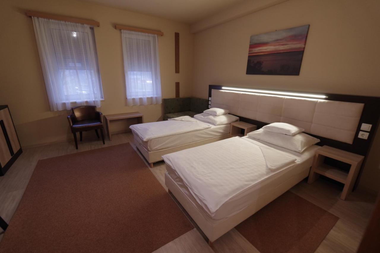 Hotel Vadaszkuert Superior Székesfehérvár Εξωτερικό φωτογραφία