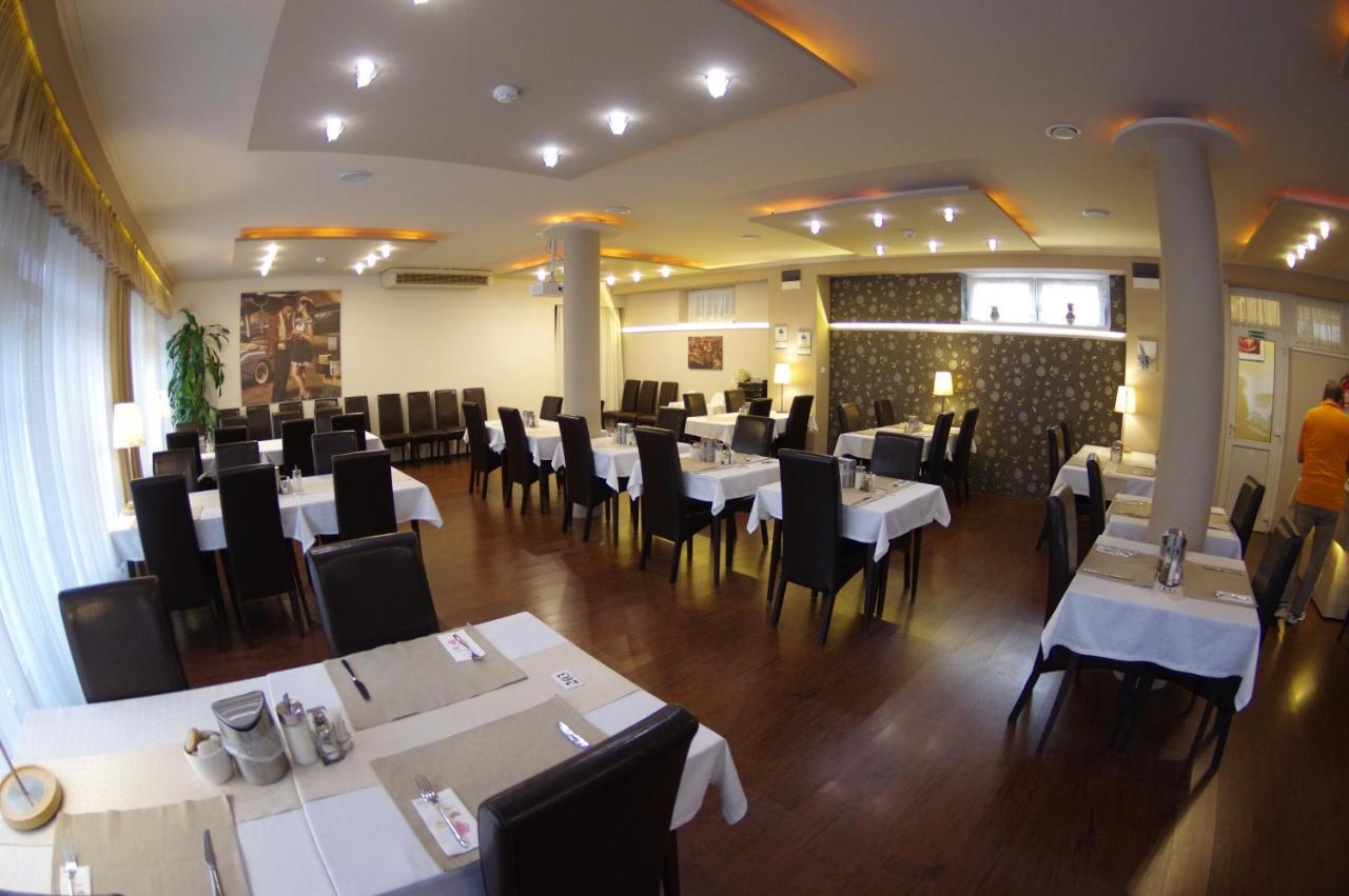 Hotel Vadaszkuert Superior Székesfehérvár Εξωτερικό φωτογραφία