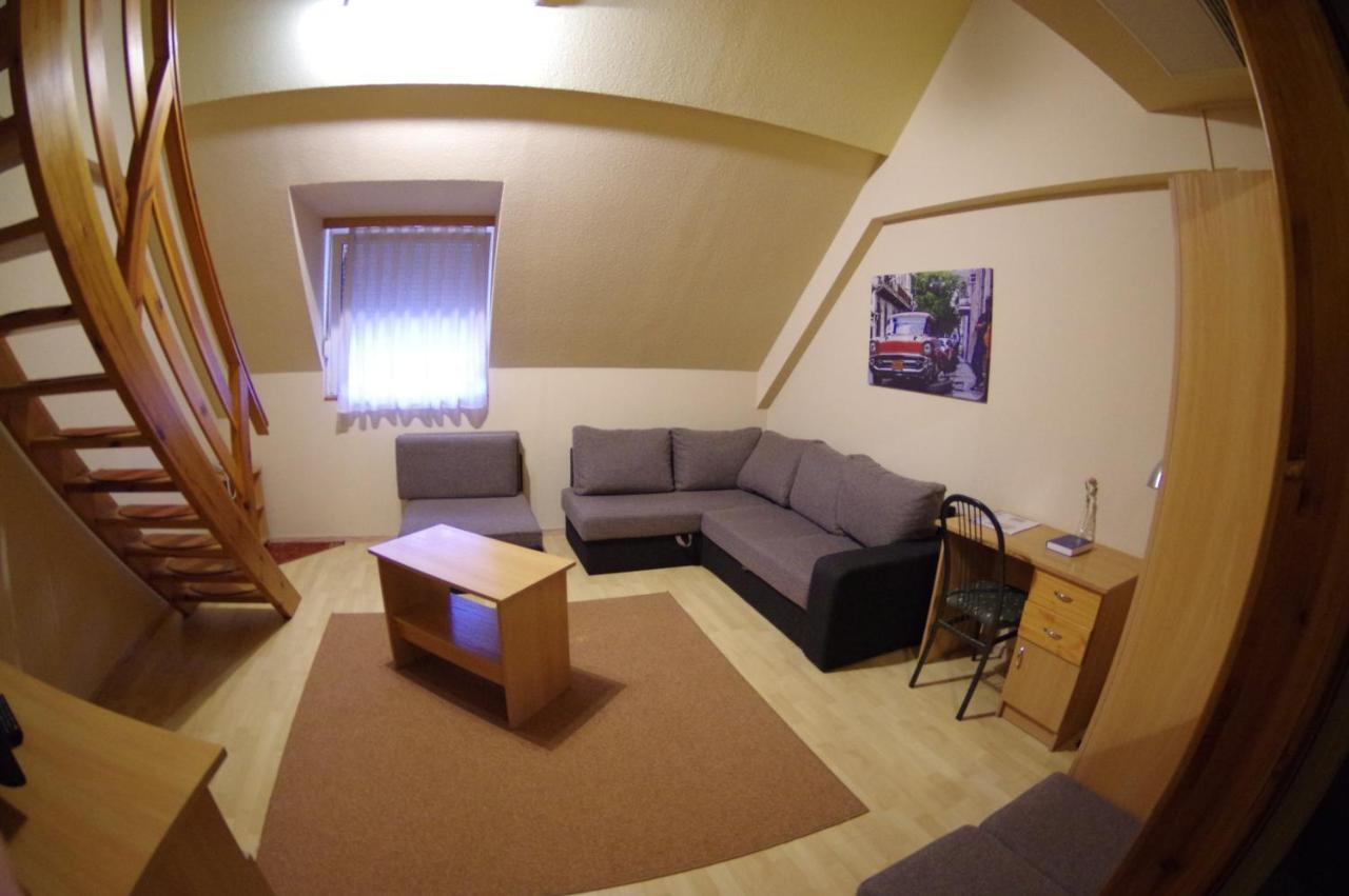 Hotel Vadaszkuert Superior Székesfehérvár Εξωτερικό φωτογραφία